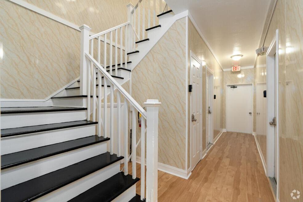 Bellamor Apts At 5th St Shopping Mall Aparthotel Miami Beach