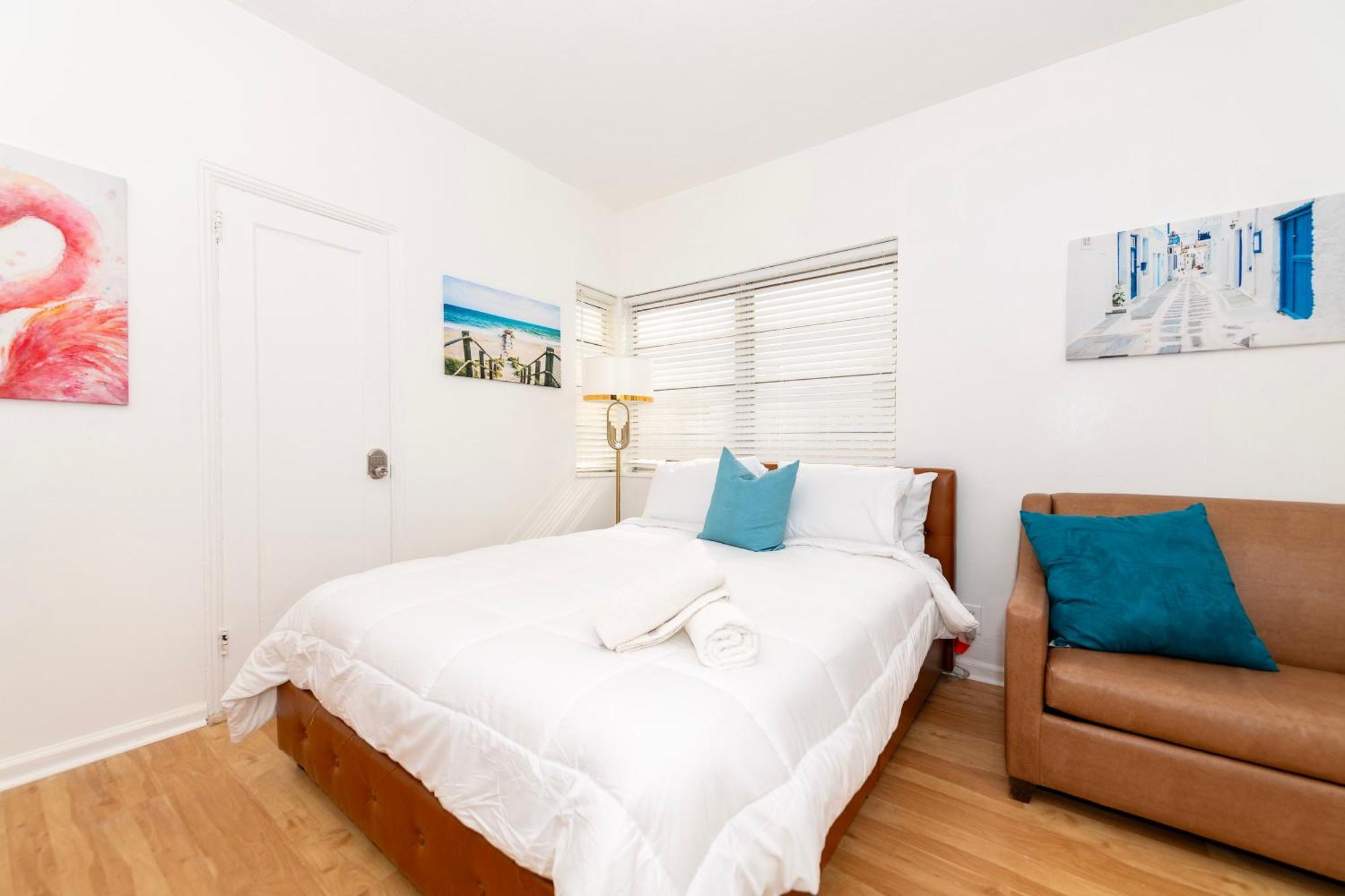 Bellamor Apts At 5th St Shopping Mall *