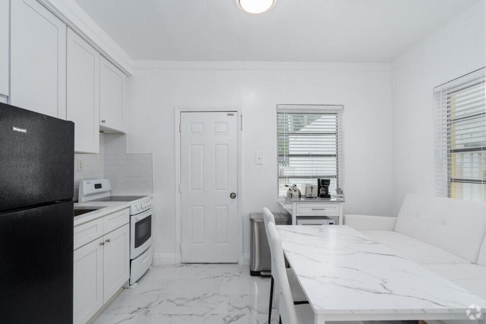 Bellamor Apts At 5th St Shopping Mall Aparthotel *